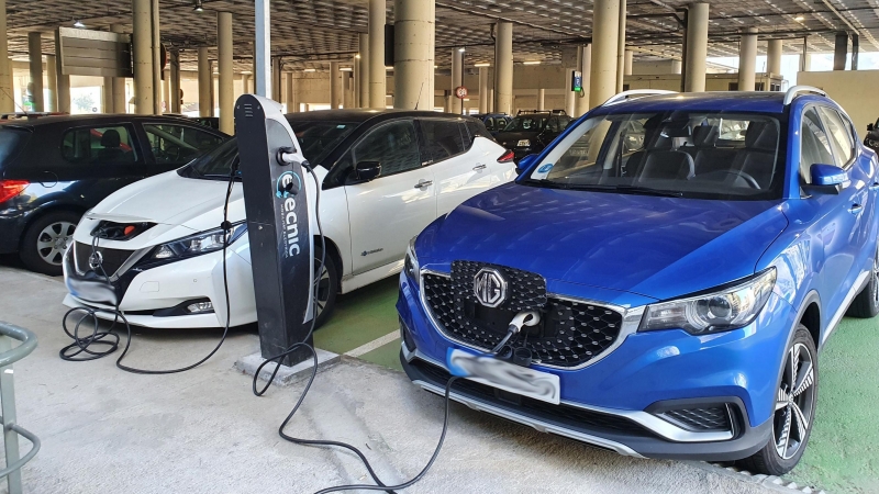 Un punt de recàrrega de vehicles elèctrics a la UAB.