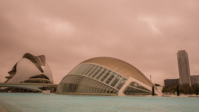 Vista del cielo en la Ciudad de las Artes y las Ciencias, a 14 de marzo de 2022, en València.