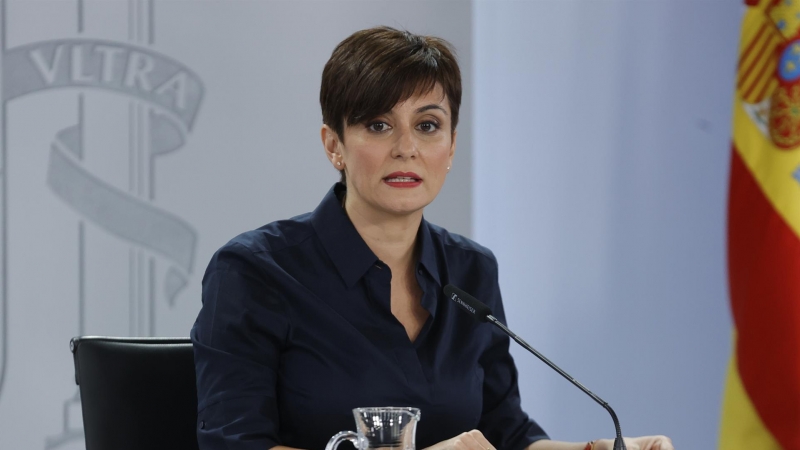 La ministra de Política Territorial y portavoz del Gobierno, Isabel Rodríguez, participa en la rueda de prensa posterior al Consejo de Ministros, este martes, en el complejo del Palacio de La Moncloa.