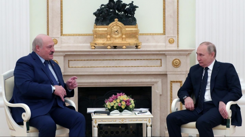 El presidente de Bielorrusia, Alexander Lukashenko, durante un encuentro con Vladimir Putin en Moscú. Fotografía del pasado día 11.