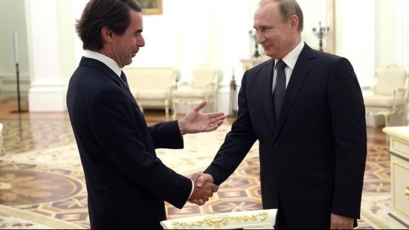 Vladimir Putin con José María Aznar, en 2016, en el Krelim, durante una visita privada del expresidente español
