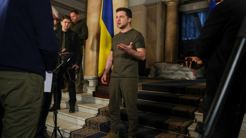 01/03/2022 El presidente de Ucrania, Volodimir Zelenski, habla durante una entrevista con Reuters en Kiev