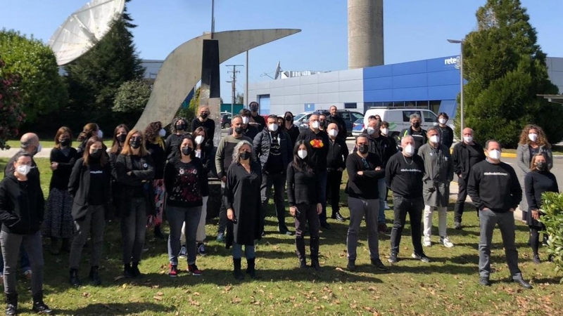 18/4/22 Concentración de trabajadores frente a las instalaciones de la CRTVG en Santiago