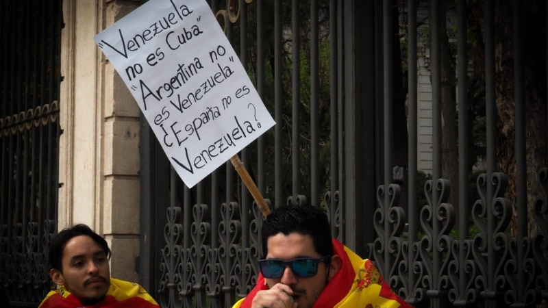 19/03/2022 Uno de los participantes de la manifestación convocada por Vox en Madrid contra el Gobierno