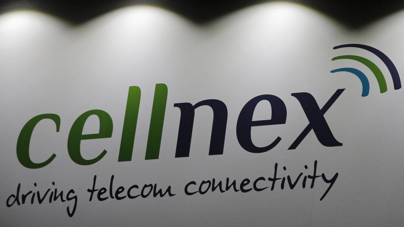 El logo de Cellnex en su stand en la feria Mobile World Congress (MWC), en Barcelona. Pau Barrena / AFP