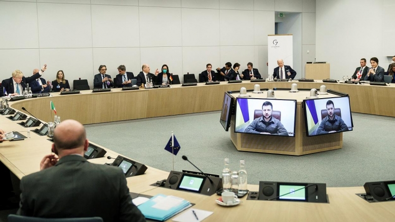 El presidente de Ucrania, Volodímir Zelenskiy, interveniene por videconferencia en la  cumbre del G7 en Bruselas. REUTERS/Jesco Denzel/BPA