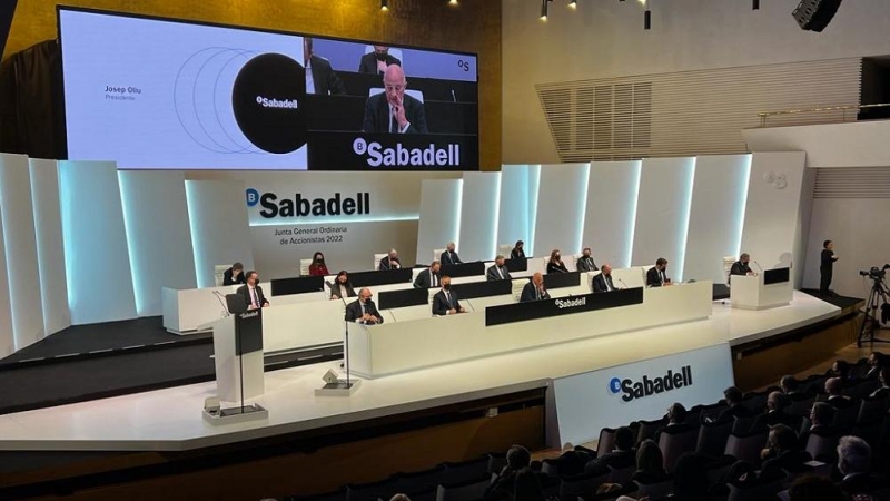 Vista de la  junta de accionistas del Banco Sabadell, en Alicante.