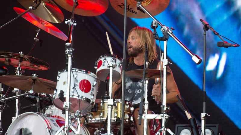 Taylor Hawkins, batería de la banda de rock estadounidense Foo Fighters, durante una actuación en el festival 'Rock im Park' en Nuremberg, Alemania, el 1 de junio de 2018.