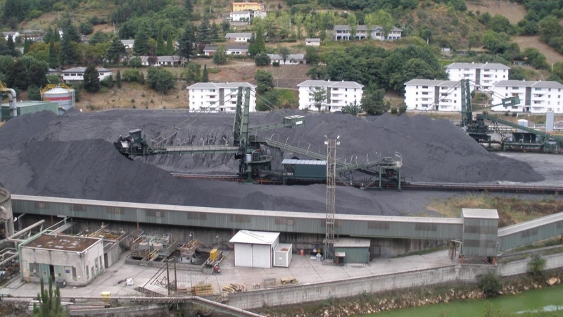 Parque de carbones de la central térmica del Narcea.