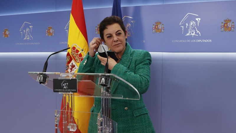 29/03/2022.- La portavoz de EH Bildu Mertxe Aizpurua durante la rueda de prensa ofrecida este martes en el Congreso de los Diputados. EFE/J.J. Guillén