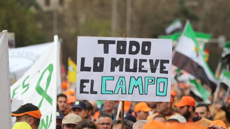 (20/03/2022) Varios manifestantes durante la la marcha por el mundo rural el 20 de marzo en Madrid.