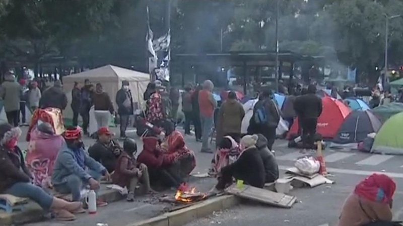 31/03/2022 - Acampada y movilización en la Avenida 9 de Julio en Argentina.
