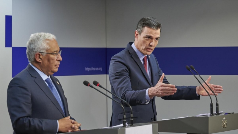El Presidente del Gobierno español Pedro Sánchez y el Primer ministro de Portugal, Antonio Costa, durante una rueda de prensa en Bruselas, a 25 de marzo de 2022.