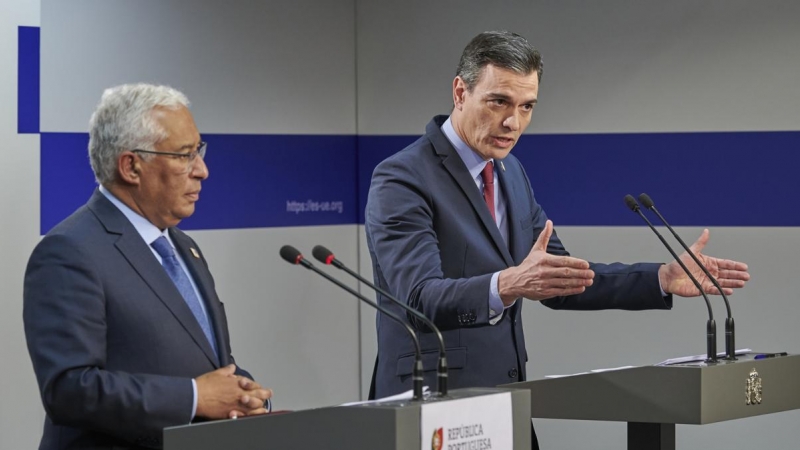 El Presidente del Gobierno español Pedro Sánchez y el Primer ministro de Portugal, Antonio Costa, durante una rueda de prensa en Bruselas, a 25 de marzo de 2022.