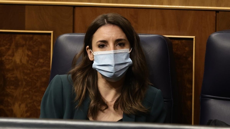 La ministra de Igualdad, Irene Montero, en una sesión plenaria en el Congreso de los Diputados, a 17 de marzo de 2022, en Madrid.