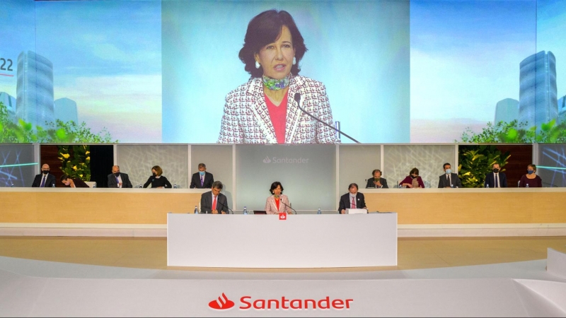 La presidenta del Banco Santander, Ana Botín, durante su intervención en la junta de accionistas de la entidad. EFE/Banco Santander/Javier Vazquez