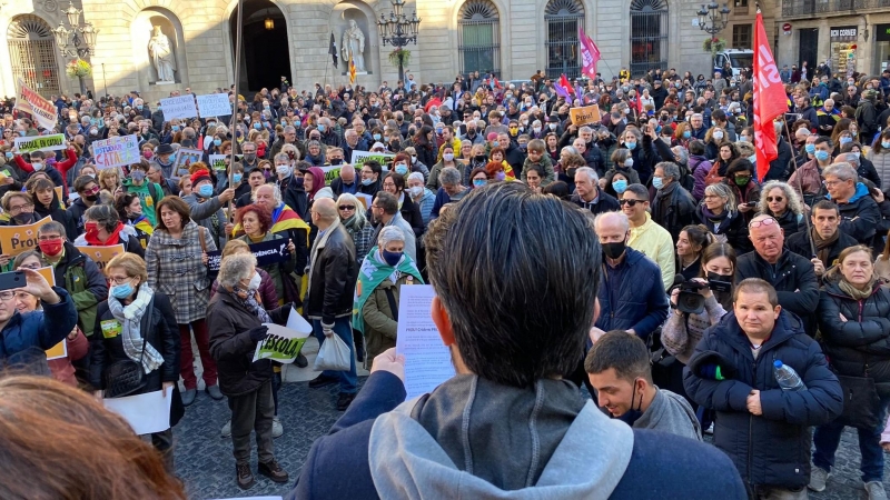 La concentració a la plaça Sant Jaume de Barcelona.