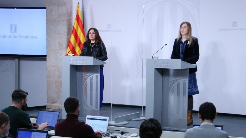 04/04/2022 - La consellera de la Presidència, Laura Vilagrà, i la d'Exteriors, Victòria Alsina, en la roda de premsa de presentació de la doble consulta sobre els Jocs Olímpics d'Hivern.