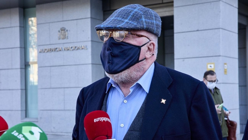 El comisario jubilado José Manuel Villarejo, ofrece declaraciones a los medios a su llegada a la Audiencia Nacional para declarar como investigado en relación con CENYT, el pasado 28 de febrero de 2022.