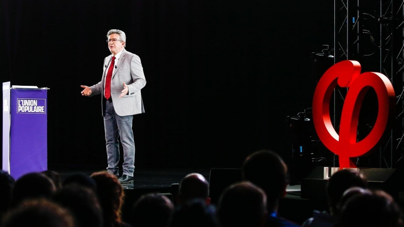 07/04/2022-El candidato presidencial del partido La France Insoumise, Jean-Luc Melenchon, pronuncia un discurso en el Grand Palais de Lille, Francia, el 5 de abril