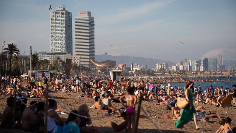 05/08/2021-La playa de la Barceloneta, a 5 de agosto de 2021, en Barcelona, Catalunya