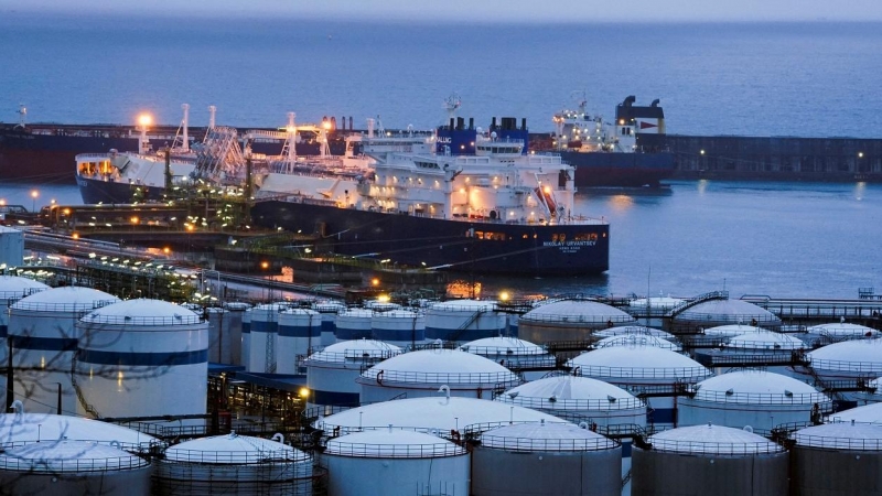 El metanero (buque dedicado al transporte de gas natural licuado, GNL) ruso 'Nikolay Urvantsev', en el puerto de Bilbao. REUTERS/Vincent West