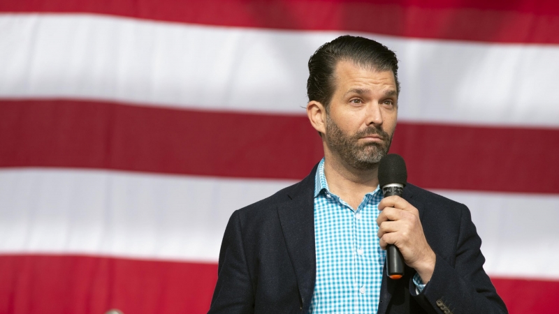 19 de diciembre de 2020, EE. UU., Ringold: Donald Trump Jr., el hijo mayor del presidente Donald Trump, hace campaña en el norte de Georgia con la ex personalidad de Fox News, Kimberly Guilfoyle, para Sen