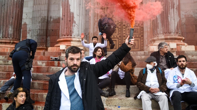 06/04/2022-Protesta organizada por Rebelión Climática frente al Congreso de los Diputados, Madrid, el 6 de abril