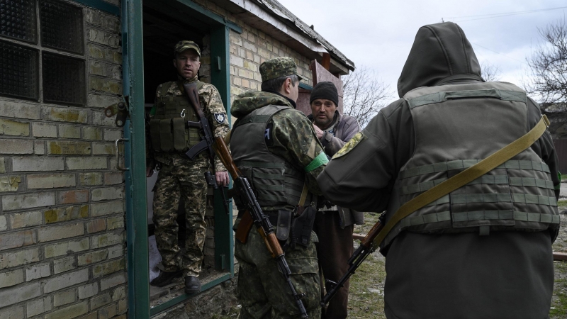 La aldea de Andriivka, al oeste de Kiev, reveló graves daños, asesinatos y desapariciones de civiles, después de la retirada de los rusos a fines de marzo de 2022.