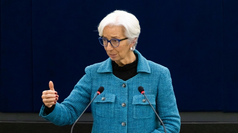 Christine Lagarde, presidenta del Banco Central Europeo (BCE), habla durante una sesión plenaria del Parlamento Europeo.