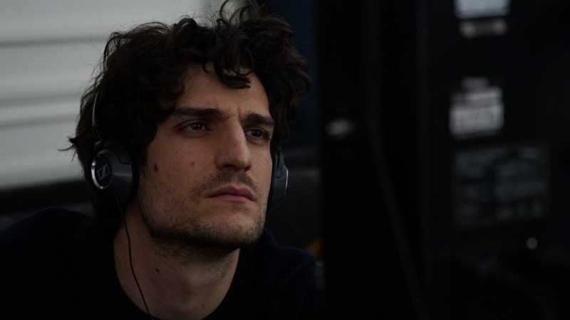 (19/04/2022) El director, guionista y actor, Louis Garrel, en el rodaje de la película.