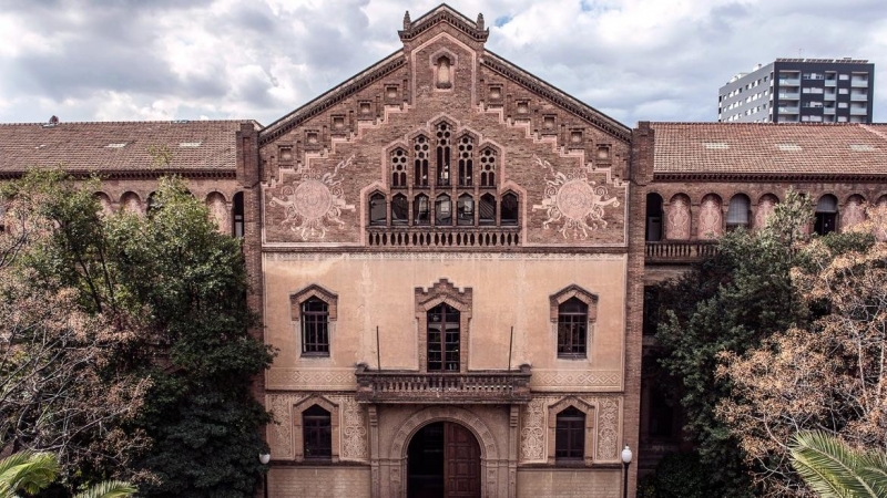 Façana del Col·legi Major Universitari Ramon Llull.