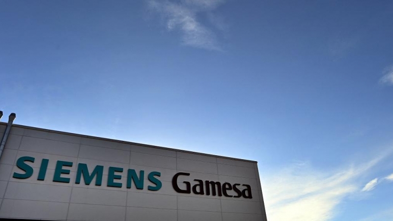 El logo del fabricante de aerogeneradores Siemens Gamesa, en su planta de Hull, al noreste de Inglaterra. Paul ELLIS / AFP