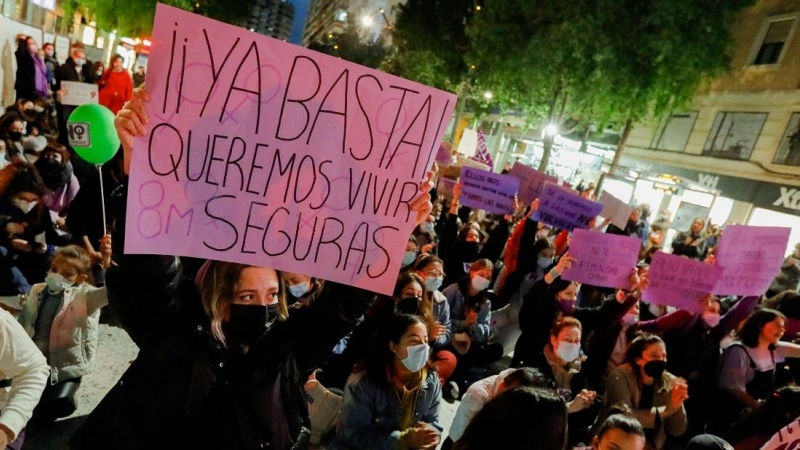 Un grupo de mujeres participa en una manifestación por el 8M, Día Internacional de la Mujer, a 8 de marzo de 2022, en Murcia