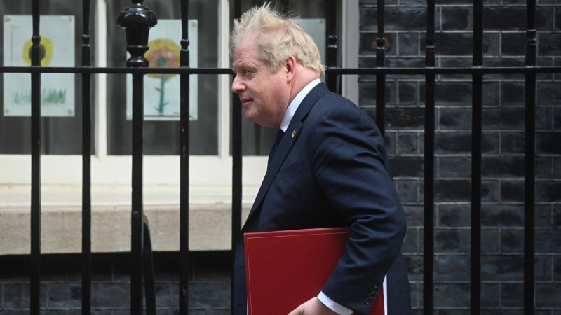 (20/4/2022) Boris Johnson saliendo de Downing Street.