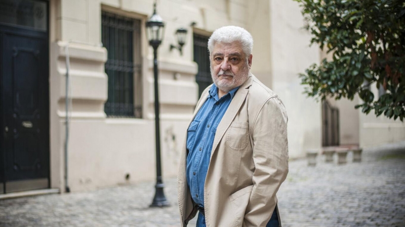 25/04/2022 - El periodista Vicente Romero, en su entrevista en Buenos Aires.