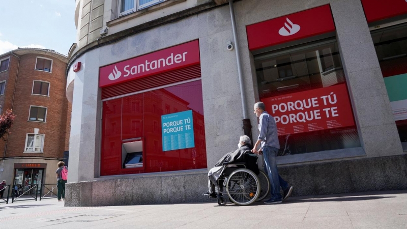 Oficina del Banco Santander en la localidad vizcaína de Gernica. REUTERS/Vincent West