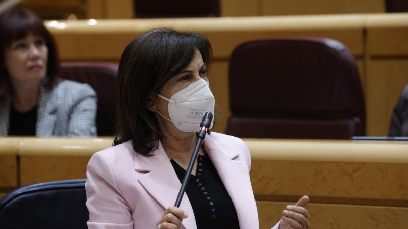 26/04/2022.- La ministra de Defensa, Margarita Robles, durante su intervención en la sesión de control del Senado, este martes en Madrid. EFE/ Zipi