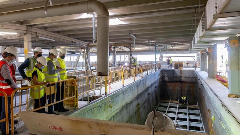 26/04/2022. Trabajos de reparación en el circuito de decantación de la depuradora de Zaragoza, hace dos años, a 16-09-2020.