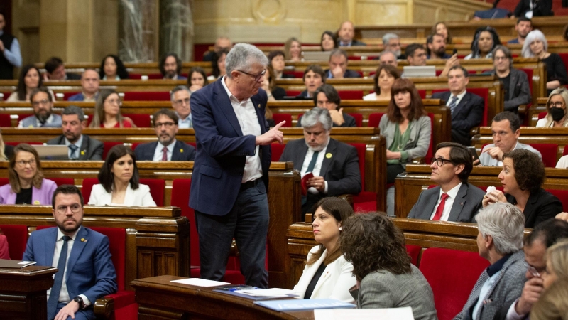 El diputado de Cs, Matías Alonso, cuando ha sido expulsado por la presidenta del Parlament en la sesión plenaria en el Parlament de Catalunya de este miércoles.