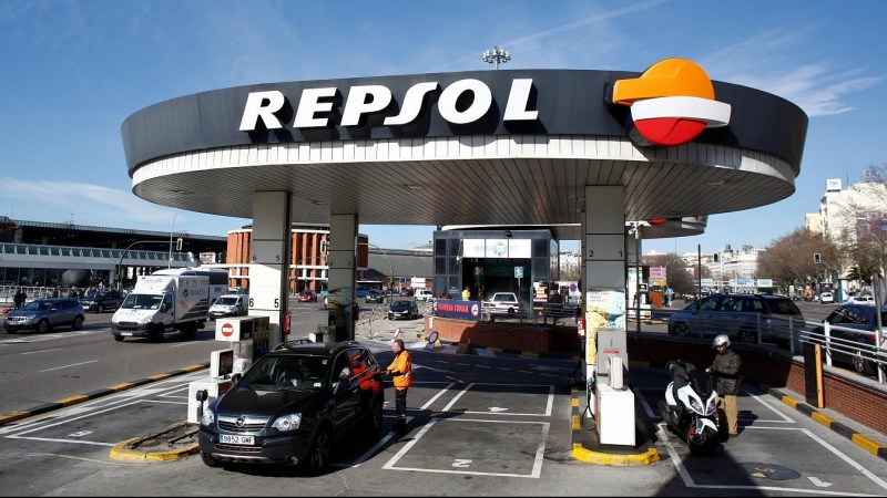 Vista de una estación de servicio de Repsol, cerca de la estación de Atocha de Madrid.. REUTERS/Paul Hanna