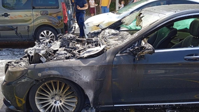 El coche quemado de Josep Bou, en una imagen que ha publicado el político del PP en Twitter