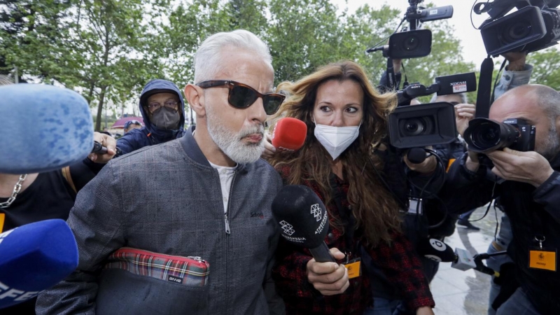 La Audiencia de Valencia comienza a juzgar al autodenominado 'yonki del dinero', Marcos Benavent, (en la imagen, a su llegada a la Ciudad de la Justicia) y otros ocho procesados en la primera de las piezas separadas de la macrocausa Imelsa que llega a jui