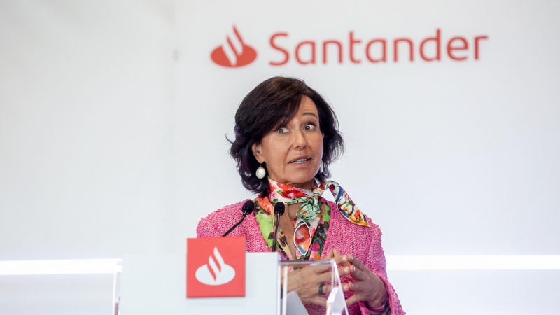 La presidenta del Grupo Santander, Ana Botín, comparece en una rueda de prensa para presentar los resultados de la entidad en 2021, a 2 de febrero de 2022, en Boadilla del Monte, Madrid (España).