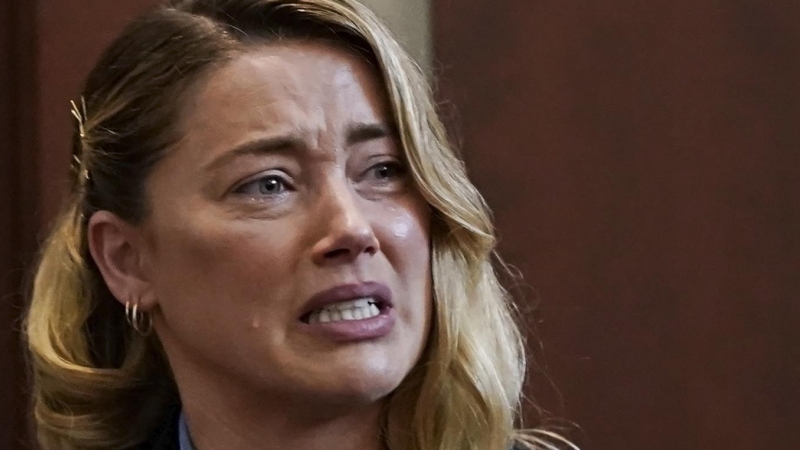 05/05/2022 - Imagen de la actriz Amber Heard testificando por primera vez contra su exmarido, Johnny Deep.