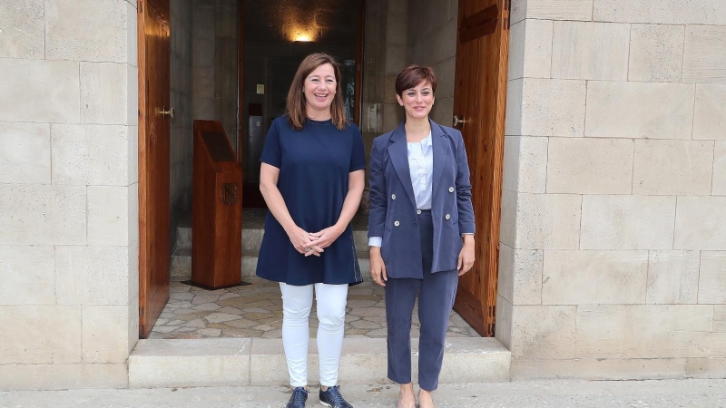 La ministra portavoz del Gobierno, Isabel Rodríguez, junto a la presidenta de Illes Balears, Francina Armengol, este jueves en Palma de Mallorca.