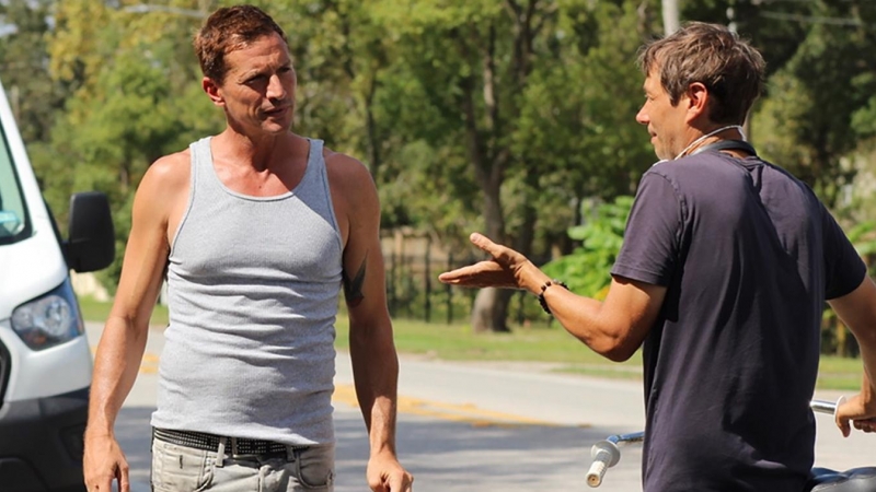 El actor Simon Rex y el director Sean Baker, durante el rodaje. (Universal Pictures)