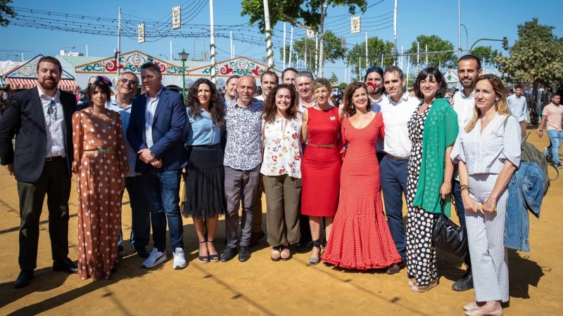 Yolanda Díaz, junto con los líderes de las izquierdas andaluzas, este jueves en la Feria de Sevilla.
