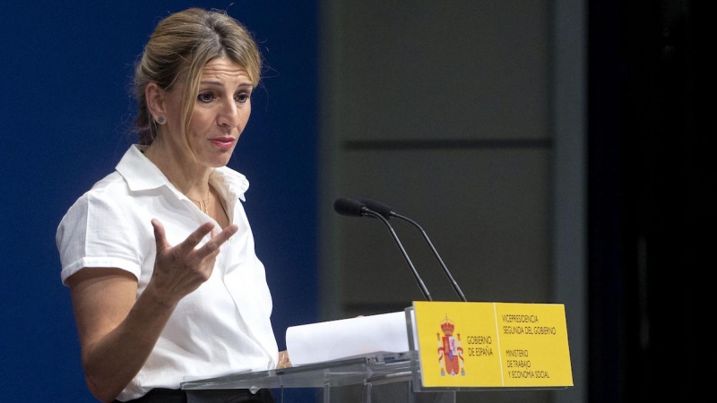 La vicepresidenta segunda y ministra de Trabajo y Economía Social, Yolanda Díaz, comparece en la sede del Ministerio, a 6 de mayo de 2022, en Madrid.