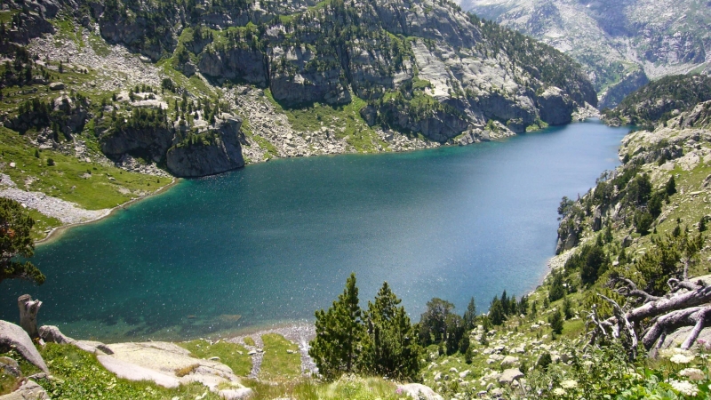 L'estany Negre, que queda als peus del refugi Ventosa i Calvell, en ple Parc Nacional d'Aigüestortes i Estany de Sant Maurici.